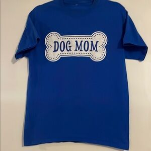 Dog Mom - small - graphic t-shirt